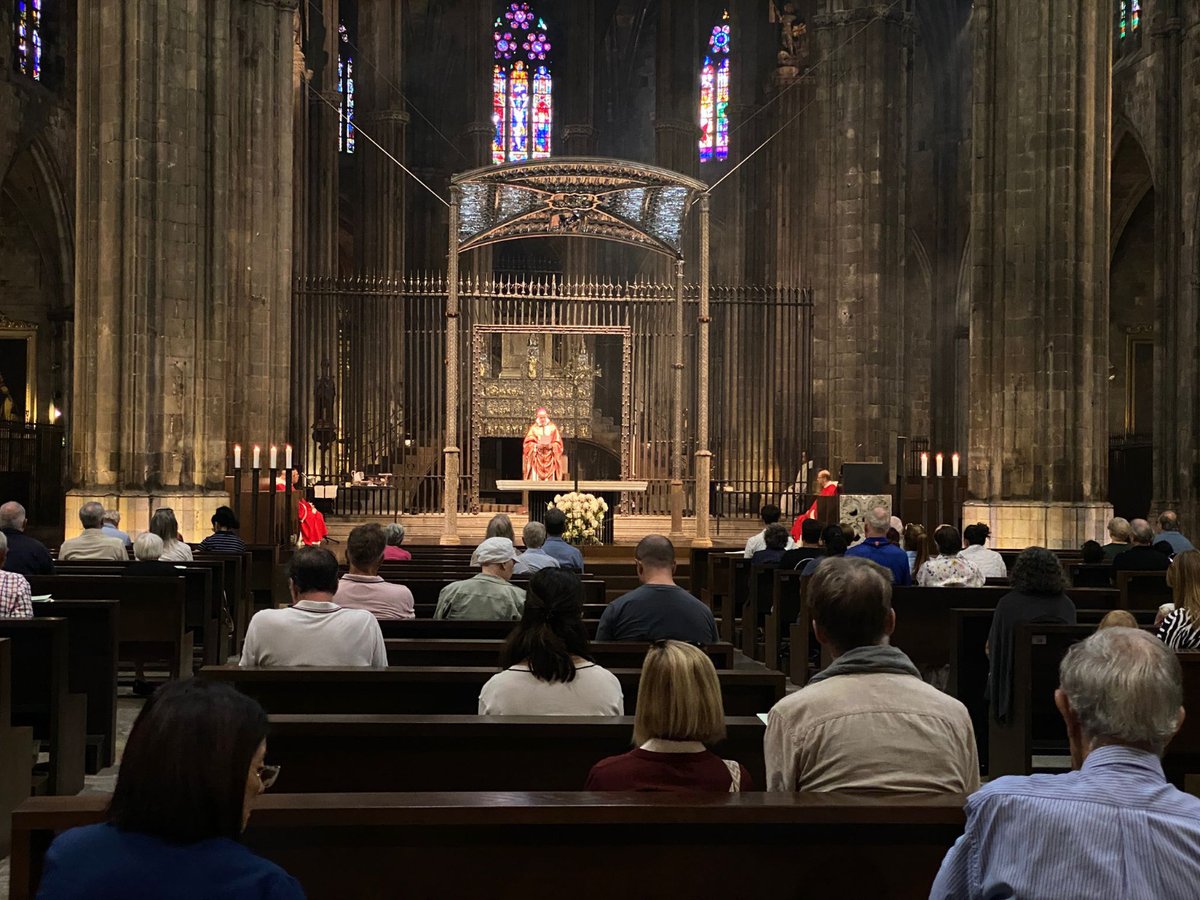 «De l’arbre de la creu ens ve la vida; per això la creu ens identifica com a cristians. És el símbol omnipresent en la nostra vida. Fer el senyal de la creu és molt més que un gest ritual: és recordar la centralitat de Crist.»
Ahir, Exaltació de la Santa Creu a la <a href="/CatedralGirona/">Catedral de Girona</a>