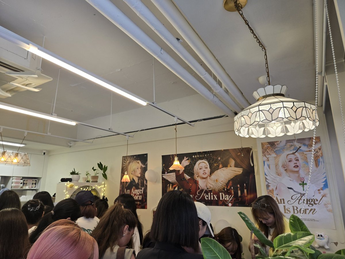 MoonchildMave's tweet photo. Meilleur décision d’aller voir JYP aujourd’hui https://t.co/u6l1M6N59h