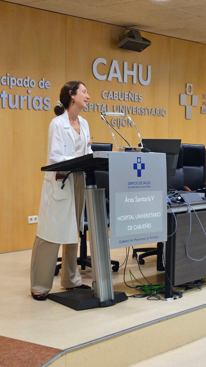 Hoy hemos celebrado en el Salón de Actos del Hospital Universitario de Cabueñes la inauguración oficial del curso académico universitario 2025-2026 🎓✨.
Un acto que ha contado con la presencia de nuestra gerente, María Luisa Sánchez Núñez (<a href="/marsannu1/">marsannu</a>), del director de Atención