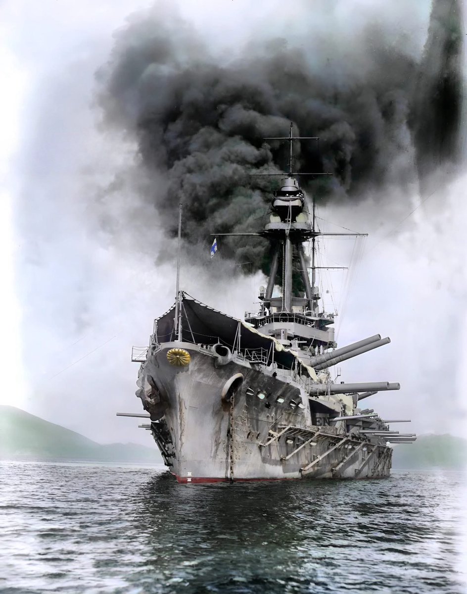 大東亜戦争時に撮影された大日本帝国海軍所属の戦艦「日向」の当時の