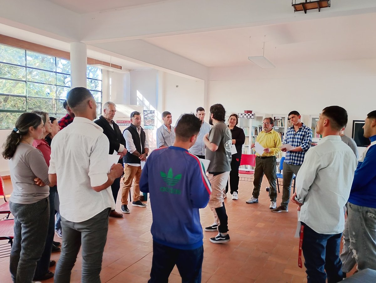 INTEGRARMZA's tweet image. 🇺🇾@navarrogonzalo y @rickymarnetti del equipo de #Integrar dictaron en Tacuarembó #Uruguay talleres para promover la participación y la recreación comunitaria:

✔️ Cultura de la inmediatez vs Cultura del encuentro
✔️ Procesos de cambio
✔️ El Otro generalizado y el Otro concreto