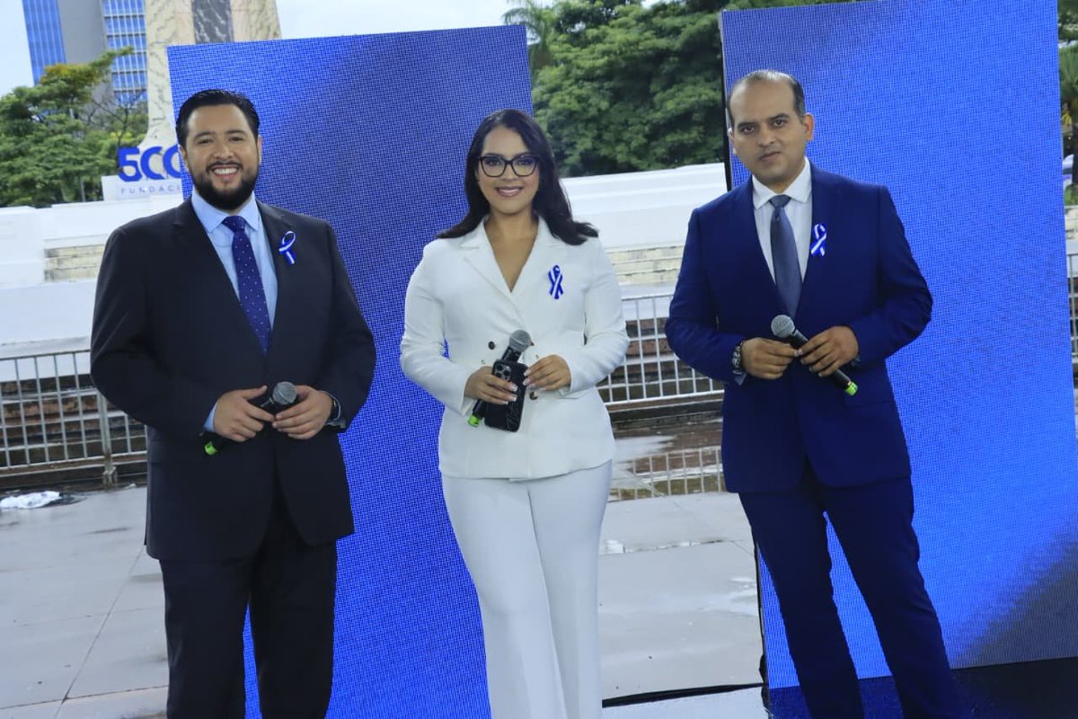 Sintoniza nuestra transmisión previa al Desfile de Independencia, que saldrá de la plaza Salvador del Mundo. 

¡Acompaña a <a href="/armandogodoy/">Armando Godoy</a>, <a href="/fiorentinacamp/">Fiorentina Campos</a> y <a href="/HValiente4/">@Peñate Noticias</a>, en vivo por la señal de <a href="/Canal10Sv/">Canal 10</a> y nuestras plataformas digitales!