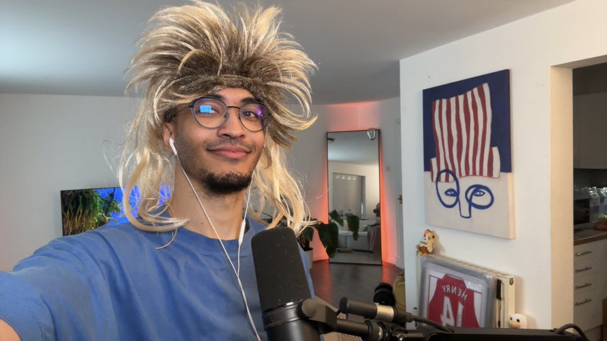 OnlyJoeyD's tweet image. Day 1 of not cutting my hair until Arsenal win the champions league.