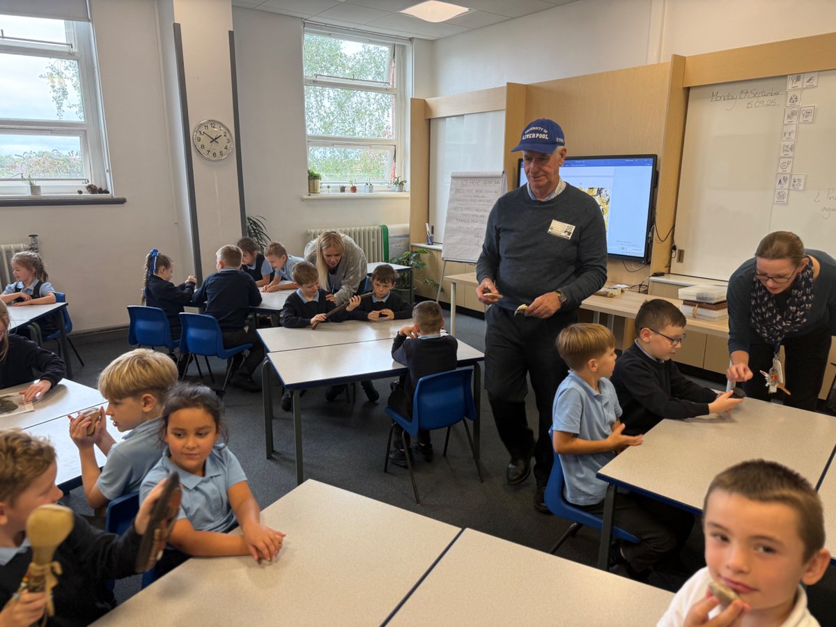 WoodchurchRoad's tweet image. Year 3 have been working with archaeologist Dr John Hill from @LivUni, uncovering the mysteries of the Stone Age and building their knowledge together. 🪨✨ #Curiosity #StoneAge #WRA