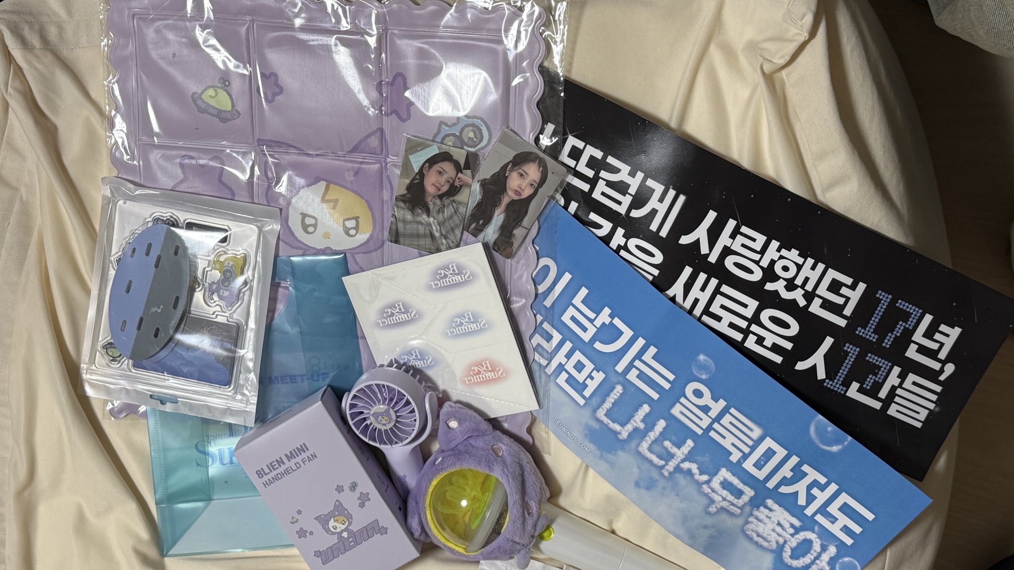IU HEREH グッズ スウェットシャツ 入場者特典付 IU HEREH グッズ スウェットシャツ 入場特典付 IU HEREH グッズ