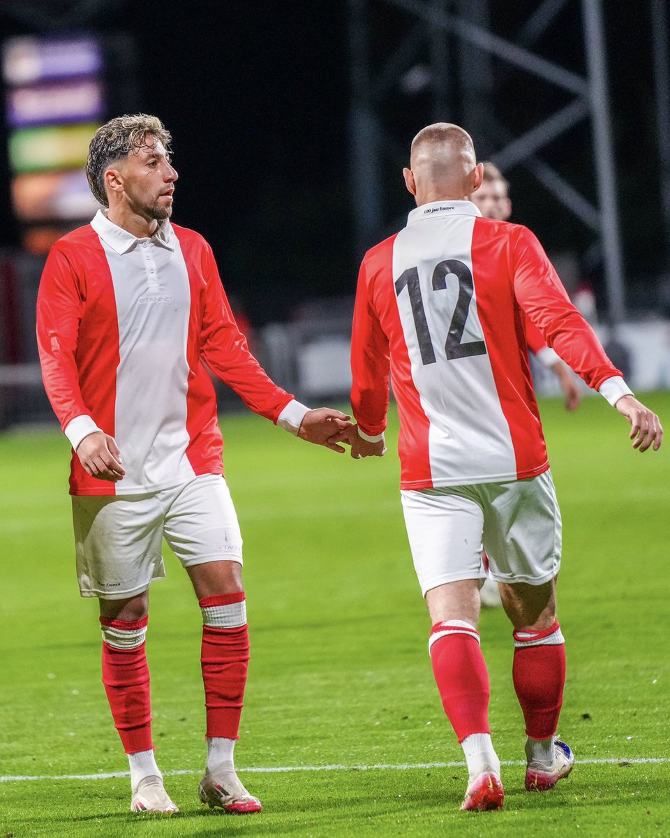 FC_Emmen's tweet photo. ๐ In โt jubileumshirt! ๐
#EMMtop #100jaarEmmen #VanOnsVeurAltied #HIERKOMIKWEG https://t.co/y1gJRGgRS9