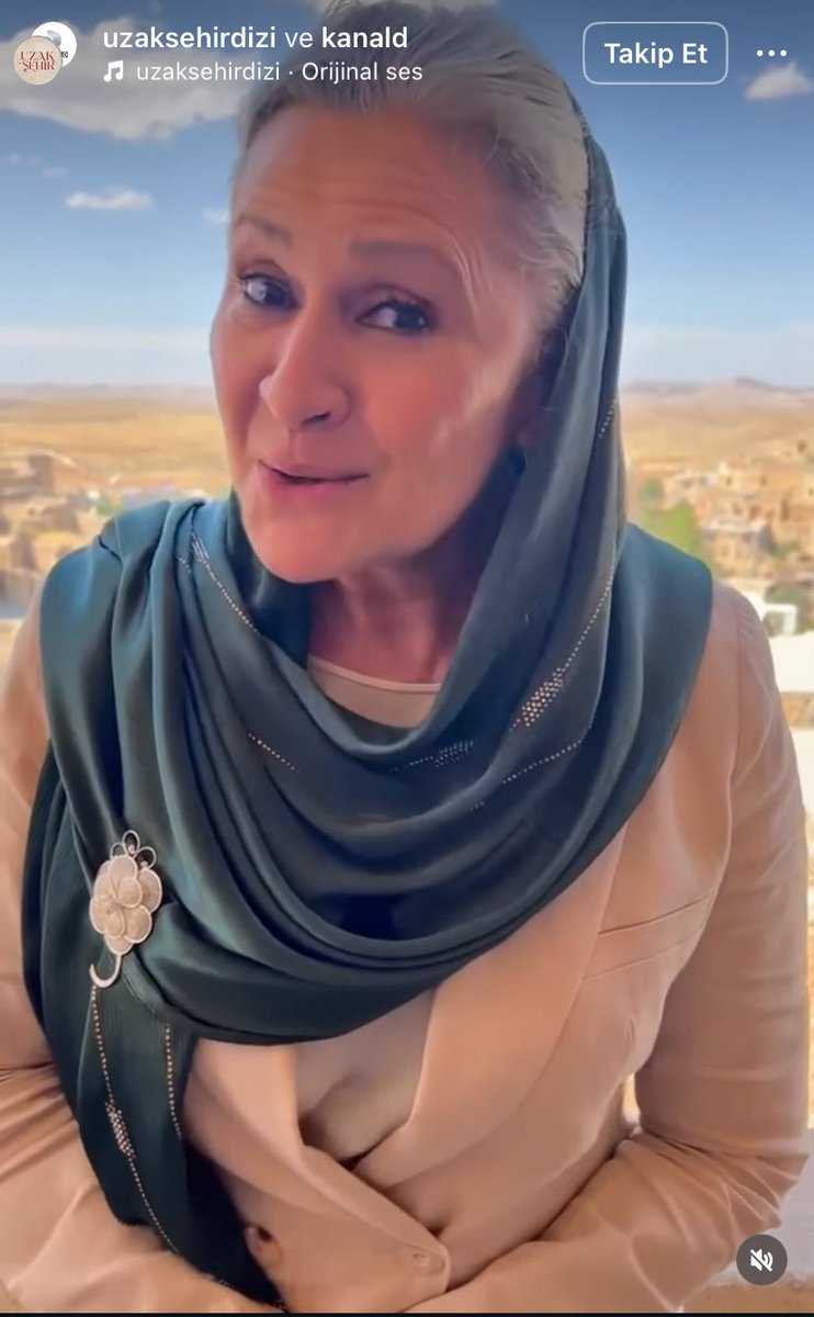 ben anlamadım, çağla bu dizinin oyuncusu değil mi? neden hiçbir yerde yok? sahnesi az ya da çok var ya da yok bu oyuncuya yaptığınız saygısızlık değil mi? tek başına bile tek bir paylaşım yapmadınız rezillik #uzakşehir #çağlaşimşek