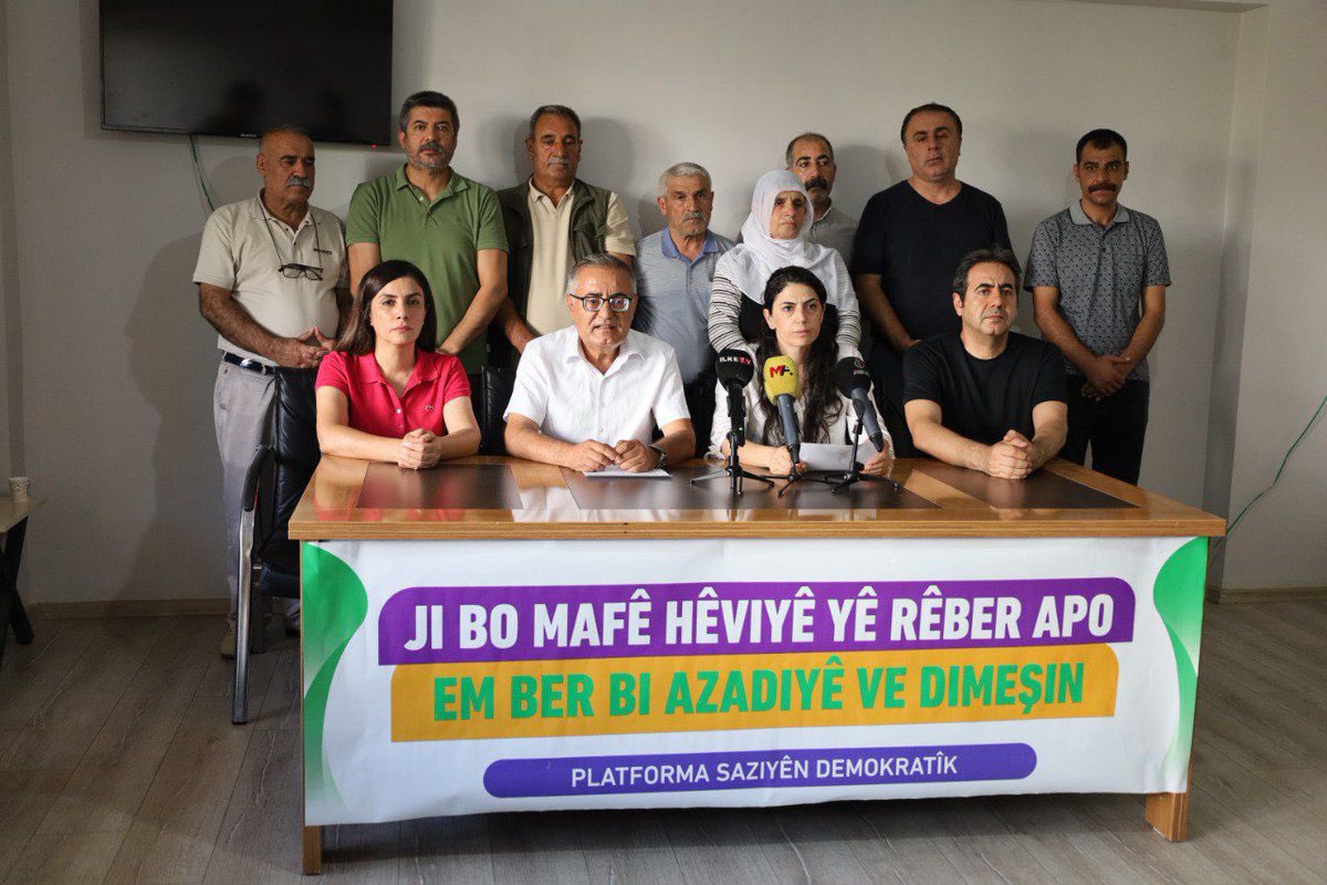amed_dbp's tweet photo. Bi pêşengtiya Platformên Saziyên Demokratîk de, dê di 17’ê Îlonê de li Amedê bi dirûşma “Ji bo Mafê Hêviyê yê Rêber Apo em ber bi Azadiyê ve dimeşin” meş bê lidarxistin.

Em hemû gelê xwe yê bi rûmet vedixwînin meşa azadiyê.
#UmutHakkıDerhalUygulansın
#AbdullahOcalanRightToHope https://t.co/dO4YVQ4EZ1