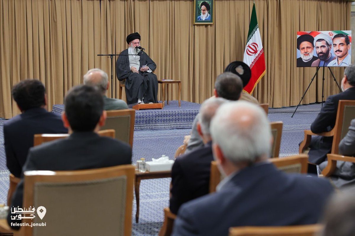 #تحلیل | خروج از تعلیق اقتصادی با نقشه راه رهبر انقلاب./تسنیم

متن کامل را از اینجا بخوانید.
tn.ai/3398838