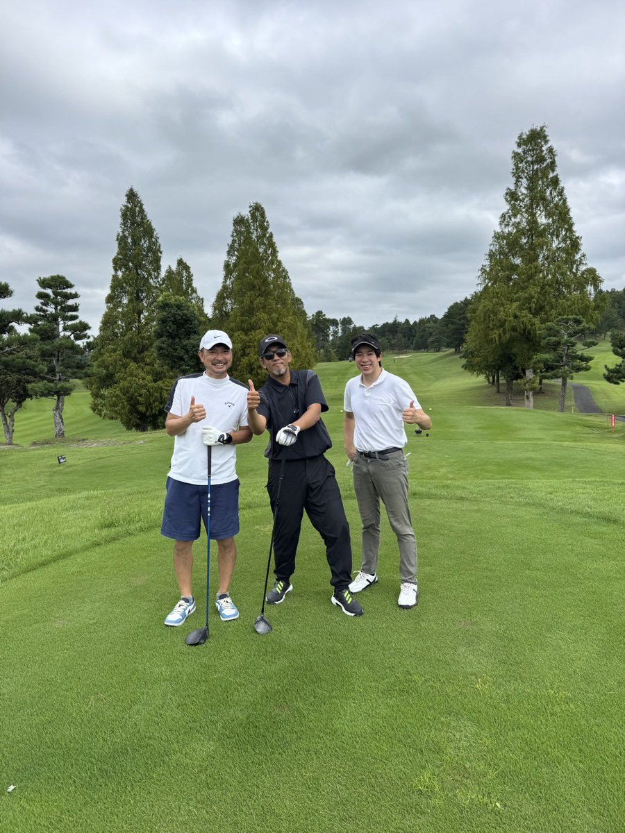 AL73007392's tweet photo. 人生初のゴルフコース！
スコアは135。46歳デビューのおじさんにしては頑張った。
とりあえずパターの時にかっこいいポーズが出来たので大勝利。 https://t.co/OwWt3r6hro