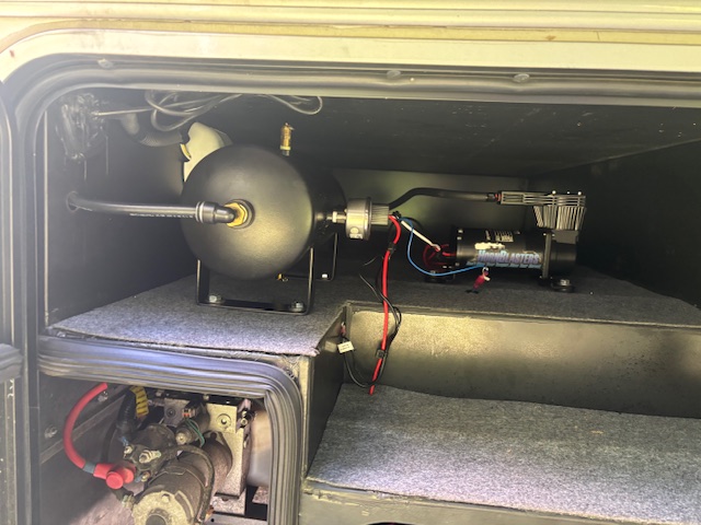 Hornblasters tweet media