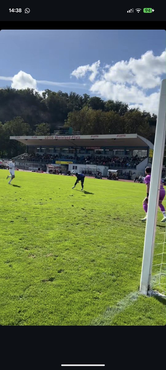 sehe grad rasen im stadion oberwerth sieht schon anfang september aus wie eine kuhweide 👍🏻 3 vereine sind halt eine gute idee
