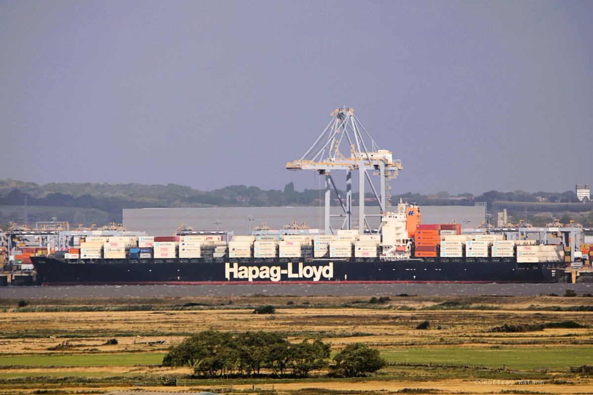 GeoffreyWatson2's tweet image. 4 ships at London Gateway today - Moscow Maersk, Mehuin, MSC Simona, Maersk Guatemala.
#londongateway #dpworld #containers #shipping #marinephotographer #portoflondon #thames #shipping #maritime #logistics #maersk #hapaglloyd #msc