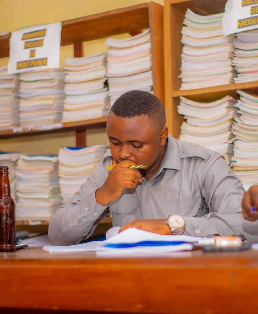 Seule une classe politique intègre peut élevée la RDC. Sans elle, tout effort dans les domaines d la justice, économie, entrepreneuriat,... Ne pourra inverser la done, ni déboulonner le système corrompu dans le lequel vivons.
Il est d notre devoir de faire mieux 
#BizaleliYaSika