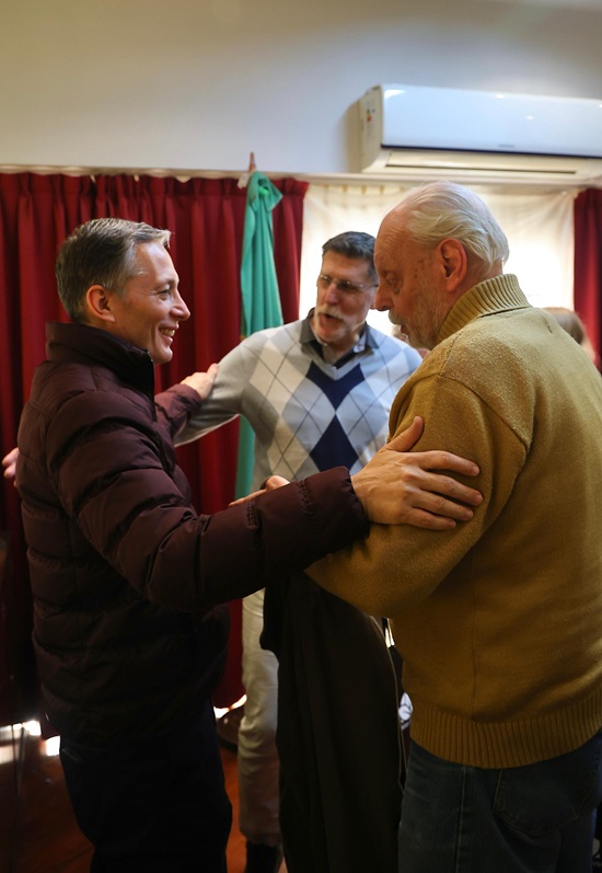 La comisión directiva de la delegación Mar del Plata de la Asamblea de Pequeños y Medianos Empresarios (APYME), se reunió en su sede con Fernando Gray, intendente de Esteban Echeverría y candidato a diputado nacional.
tinyurl.com/22rvpn2k