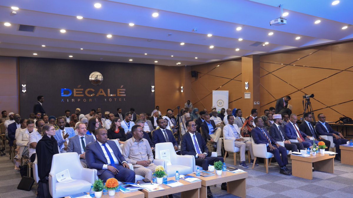 I was honored to deliver opening remarks at the Global Shield Workshop in Mogadishu.
 I stressed Somalia’s climate vulnerability and the Central Bank’s role in driving financial resilience through innovative insurance solutions.

#Somalia
#climatefinance 
#CBS 
#GlobalShield