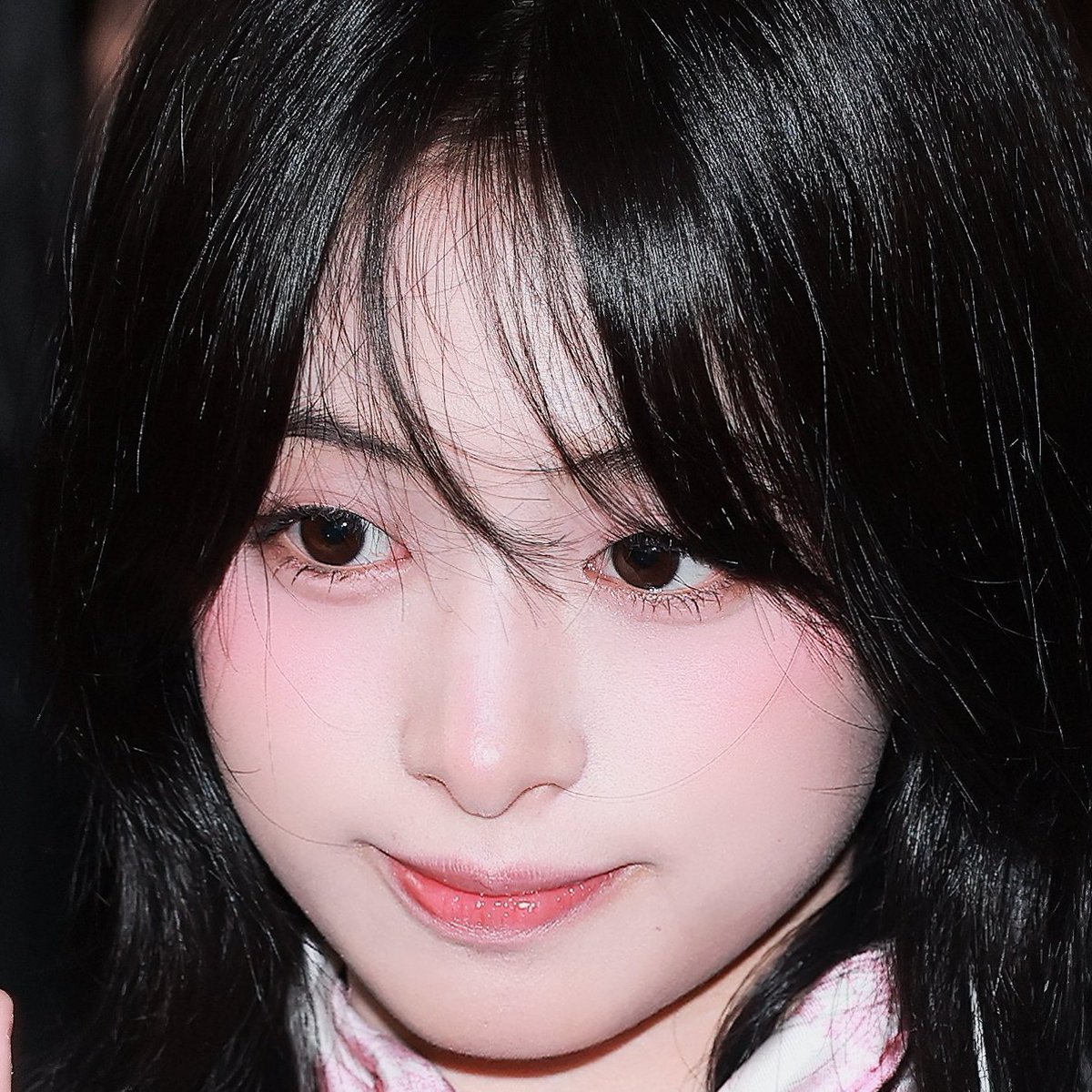 Her makeup is soo pretty🌷