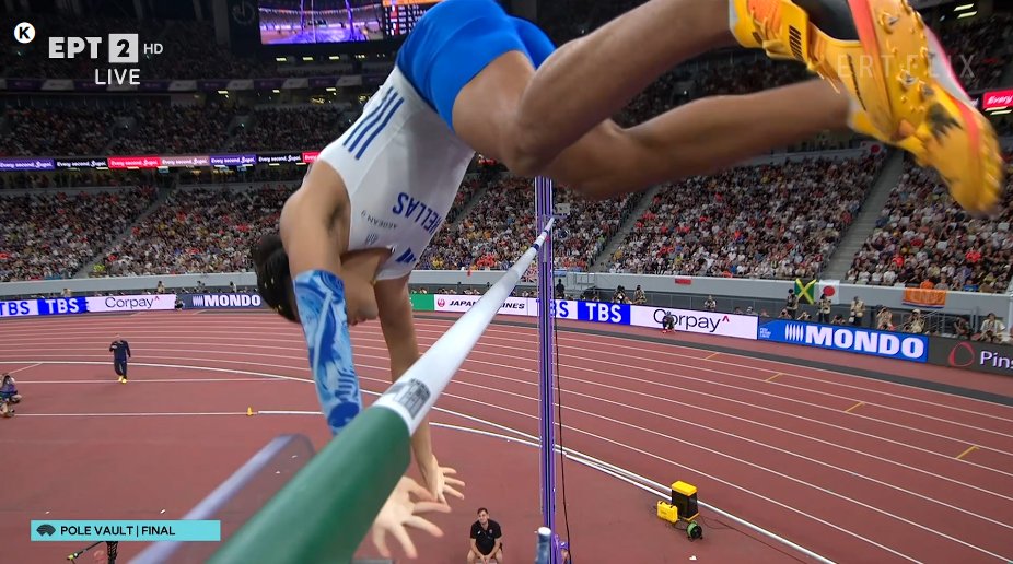 Έτσι πέρασε ο Εμμανουήλ Καραλής τα 5.95 με την τρίτη προσπάθεια... Απολύτως εύλογο που αμέσως μετά πέρασε τα 6.00 άνετα με την πρώτη.