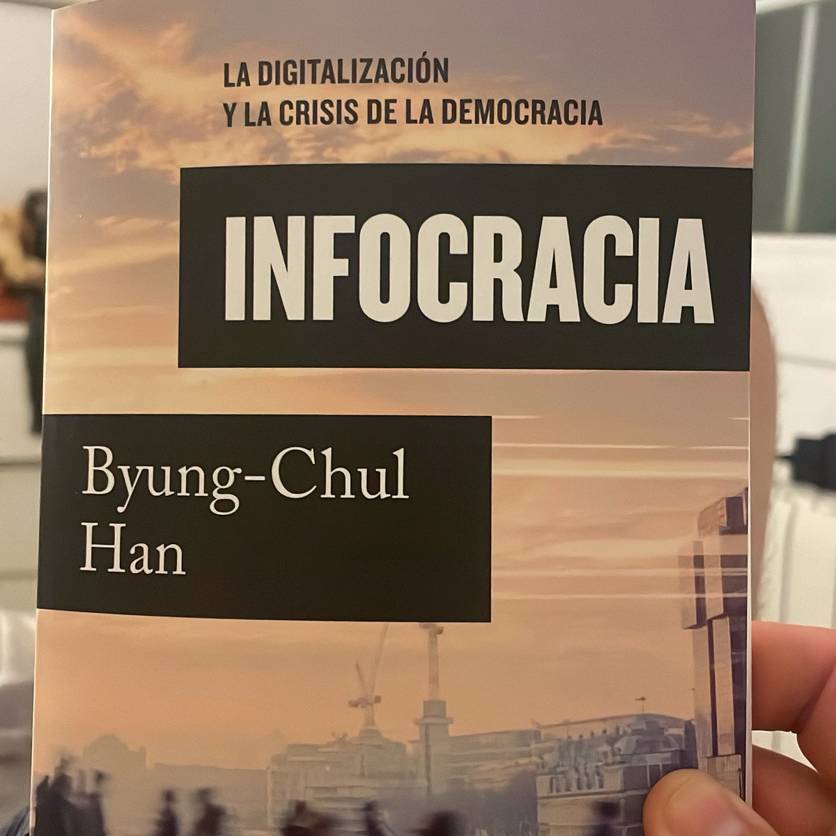 jbenet's tweet photo. Una de les meves lectures d’estiu. “Infocràcia” del coreà Byung-Chul Han on l’autor ens alerta sobre com l’excés d’informació erosiona la veritat i debilita la democràcia. Una lectura interessant per entendre els reptes polítics i culturals del nostre temps.
@tauruseditorial https://t.co/NhdHyO6gW1