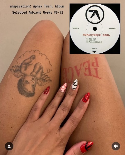 art galleries on my hands for those with the eyes to see🥺😍✨all my crazy art &amp; music references turned into my own personal galleries to hold in the PALM of my hand so I never have to go a moment with out art in my world🥺@vanityhousenyc in HARLEM💅🏾
.

#artmanicure #manicureart