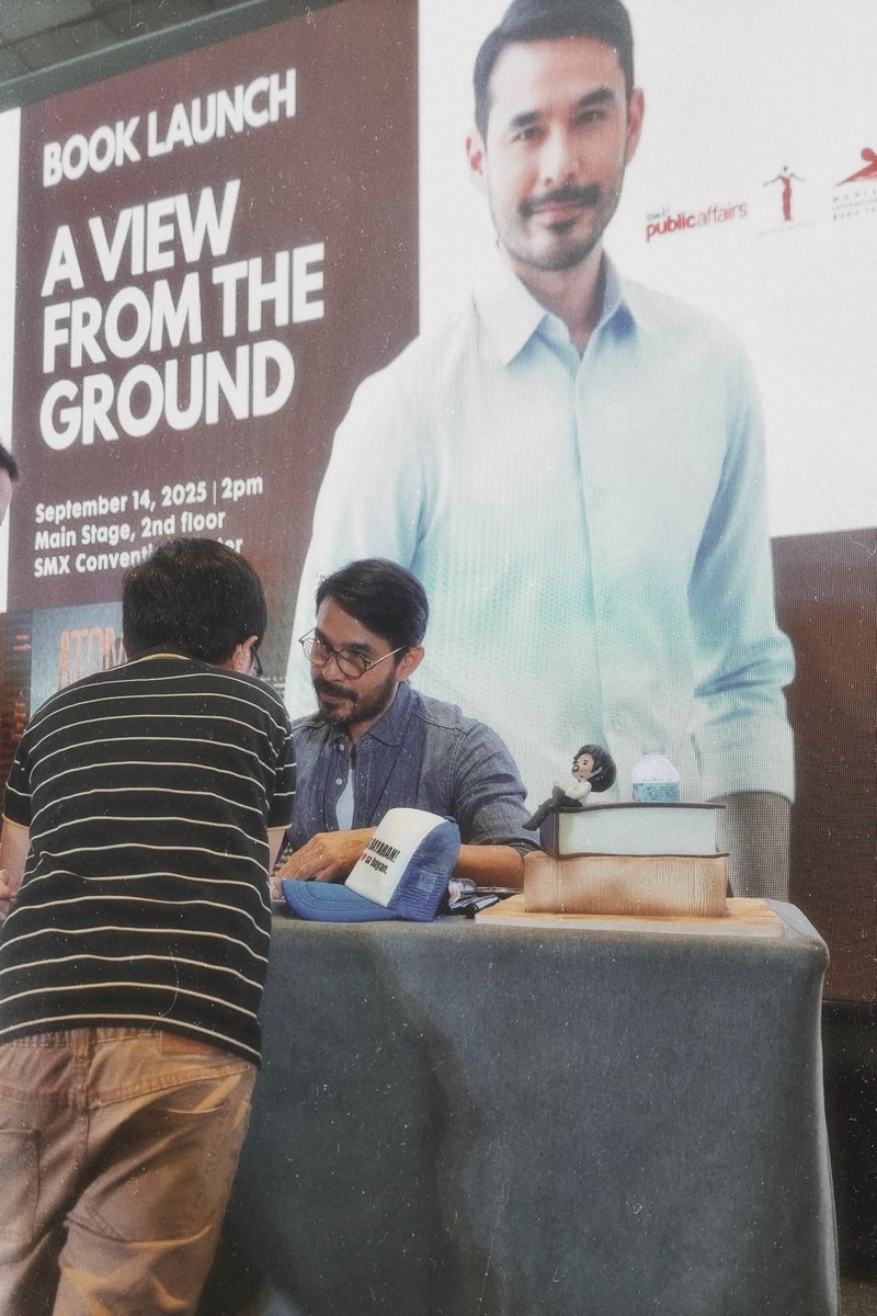 atomaraullo's tweet photo. Gusto ko lang magpasalamat sa lahat ng dumalo sa book launch ng #AViewFromTheGround kahapon. Nakatataba ng pusong makita di lamang ang mga pinagpipitagang National Artists at mga haligi ng publishing industry, kundi pati na rin ang mga kaibigan, katrabaho, at higit sa lahat, ang mga mambabasa —marami sa kanila Gen Z! At meron pang Gen Alpha!