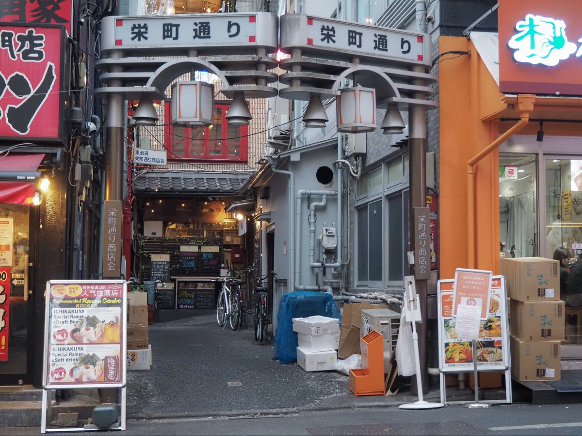 _halcamera_'s tweet photo. 異世界っぽさを感じた景色たち🐱

色んなものが混ざりあって出来てる世界で
確固たる自分を持って生きるのむずかしいよね？
⁡
#日常の記録 #街撮り
#カメラ初心者  #カメラ初心者と繋がりたい 
#写真好きな人と繋がりたい #olympuscamera https://t.co/mnRlqHmiZ0