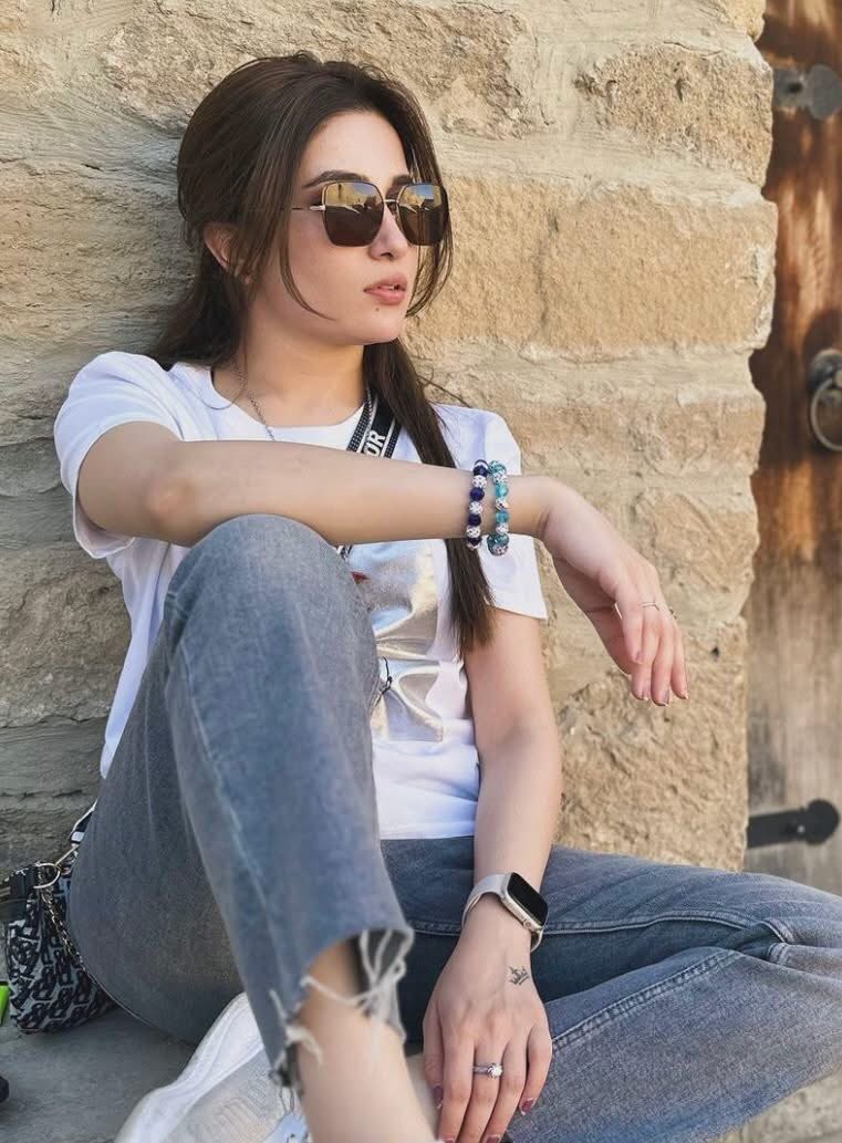 İnsanlar diyorum; bir yarısı yalan söylüyor, diğer yarısı gerçeklerden kaçıyor.❗️