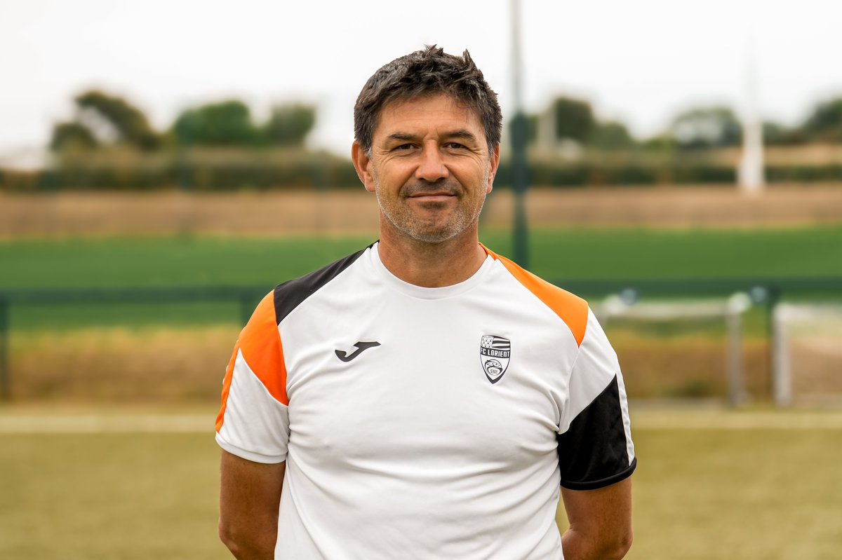 Il est le nouveau coach des U17 Nationaux 🆕

Originaire du sud de la France et passé par la formation du Tours FC, de l'US Orléans et du Paris SG, Cyrille Carrière est aujourd'hui un nouvel élément du centre de formation des Merlus 🐟

Entretien 📝 bit.ly/3ViZNu2