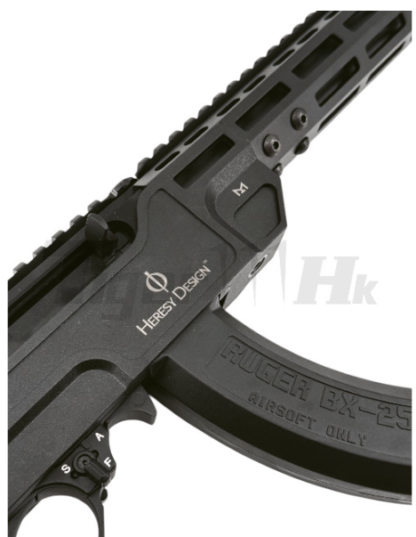 sentakuc's tweet photo. 【エアガン最新情報】
SEAL Airsoft　という新興系Airsoftメーカーから
ルガー 10/22をモデルベースにしたM-Lock対応
かつフォールディングストックタイプので
GBBライフル

「KC02 Ruger 10/22 VENDETTA」

が登場！

アッパーだけがアルミ製と描いてあったので
おそらくロワは強化プラスチック

この手のヤツはKjWorksからも出てるけど
精度が微妙らしく及び腰だったので
コレの性能はいかに？

価格は3.5万らしいので
日本に入ってくれば4万くらいかな？

https://t.co/x4YofEeQeg