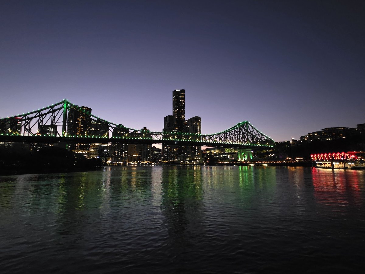 pjfred60's tweet photo. @DailyPicTheme2 Last light at #Brisbane #StoryBridge as dusk fell https://t.co/np4Hinx4zW
