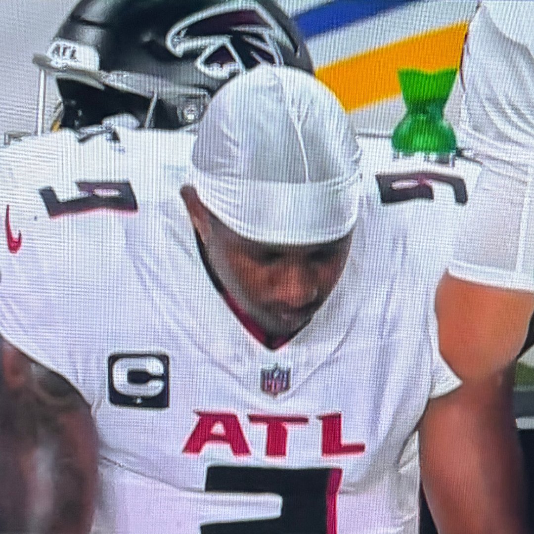 Did you see our Boost Oxygen pure oxygen canisters on the Atlanta Falcons sideline during Sunday Night Football on NBC? The Falcons traveled to Minneapolis to beat the Vikings 22-6 in the big NFC matchup viewed by millions. The Falcons have used Boost since 2017! Boost Oxygen is