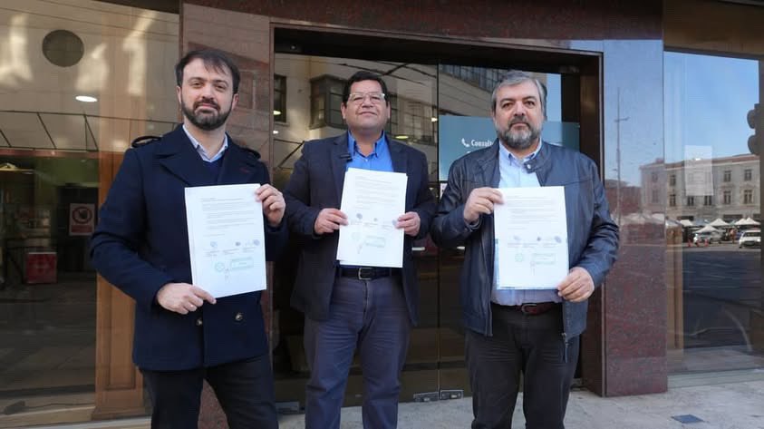 girovisualtv's tweet image. 📢 Movimiento #Transformar rechaza alza de sueldos a Presidente y ministros desde marzo 2026. 

El aumento supera $1 millón, mientras muchas familias apenas llegan a fin de mes. #JorgeSharp: “Es inaceptable que la prioridad política sea subir privilegios”.