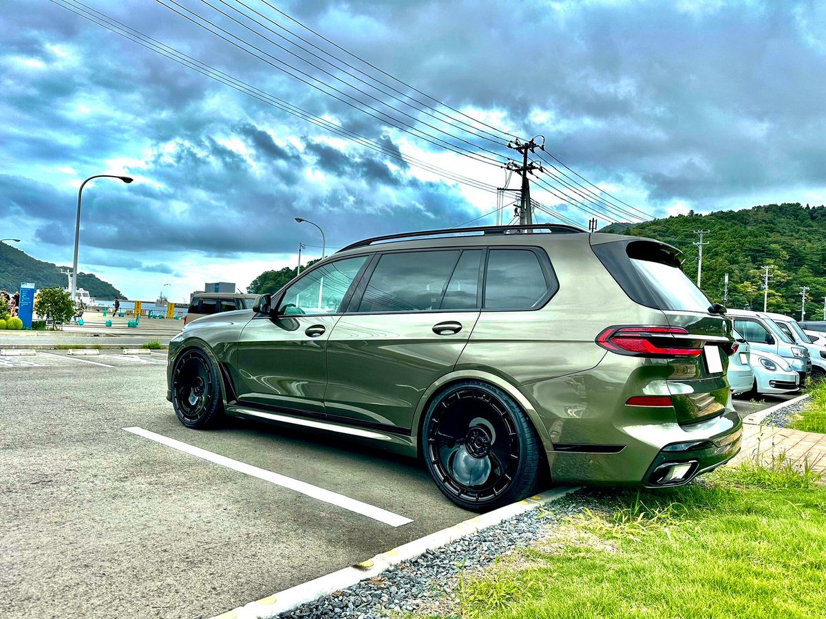 BMW X7 40d M sport

一泊二日で、東京から約５時間掛け、宮城県の金華山黄金山神社に行ってきました。
往復約10時間です。
神社等に特別な感情は無く、完全に妻の趣味です🥸
でも、ハンドルを握るのが好きなので、道中ノンストレス🤨
ウルス、X7、どちらで行くか迷ってX7に！
X7で初遠出🥳