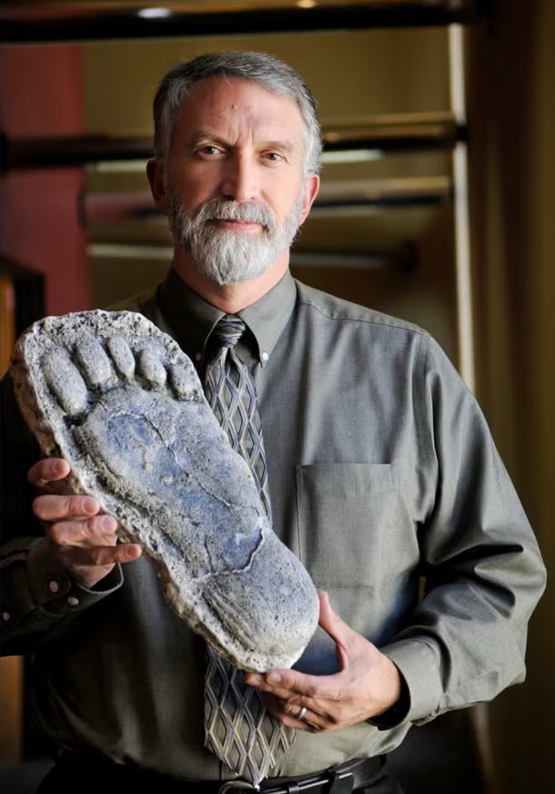 In today’s new podcast episode, we highlight many of the contributions that Dr. Jeff Meldrum made during his years pursuing the sasquatch. Find “Bigfoot and Beyond with Cliff and Bobo” on Apple Podcasts, Spreaker, Spotify, iHeartRadio, or here: bigfootandbeyondpodcast.com/listen