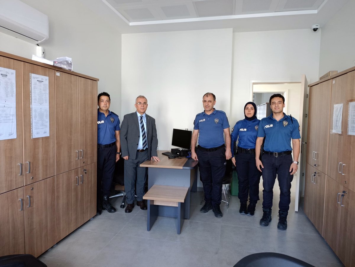 Kaymakamımız Bahri Tiryaki; Fındıklı'da kısa bir süre önce hizmete açılan Maltepe İlçe Emniyet Müdürlüğüne bağlı Asayiş Büro Amirliği, Şehit Lütfü Baykar Polis Merkezi ve Aile İçi ve Kadına Karşı Şiddetle Mücadele Büro Amirliği’ni ziyaret ederek incelemelerde bulundu.