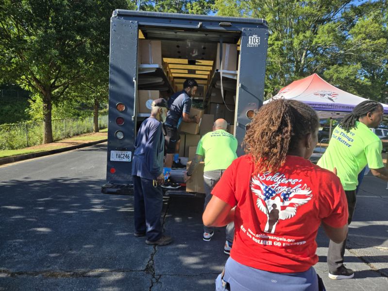 soldiersangels's tweet photo. Thank you, Amazon Local Good, for once again helping us transport grocery donations to our Military and Veteran Food Distributions! We’re incredibly grateful for their partnership and commitment to serving those who serve. #togetherwithAmazon https://t.co/3mxgoW11Dx