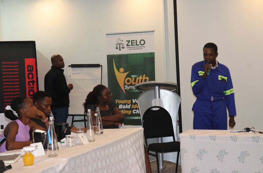 ActionAidZim's tweet photo. Youth from Zvishavane, Buhera, Bulawayo &amp; Pumula North speak on the issues they are facing in their mining communities such as corruption, child marriages, health hazards, land degradation among others. Community voices are crucial in identifying problems and proposing solutions https://t.co/A1ztQ1N9am