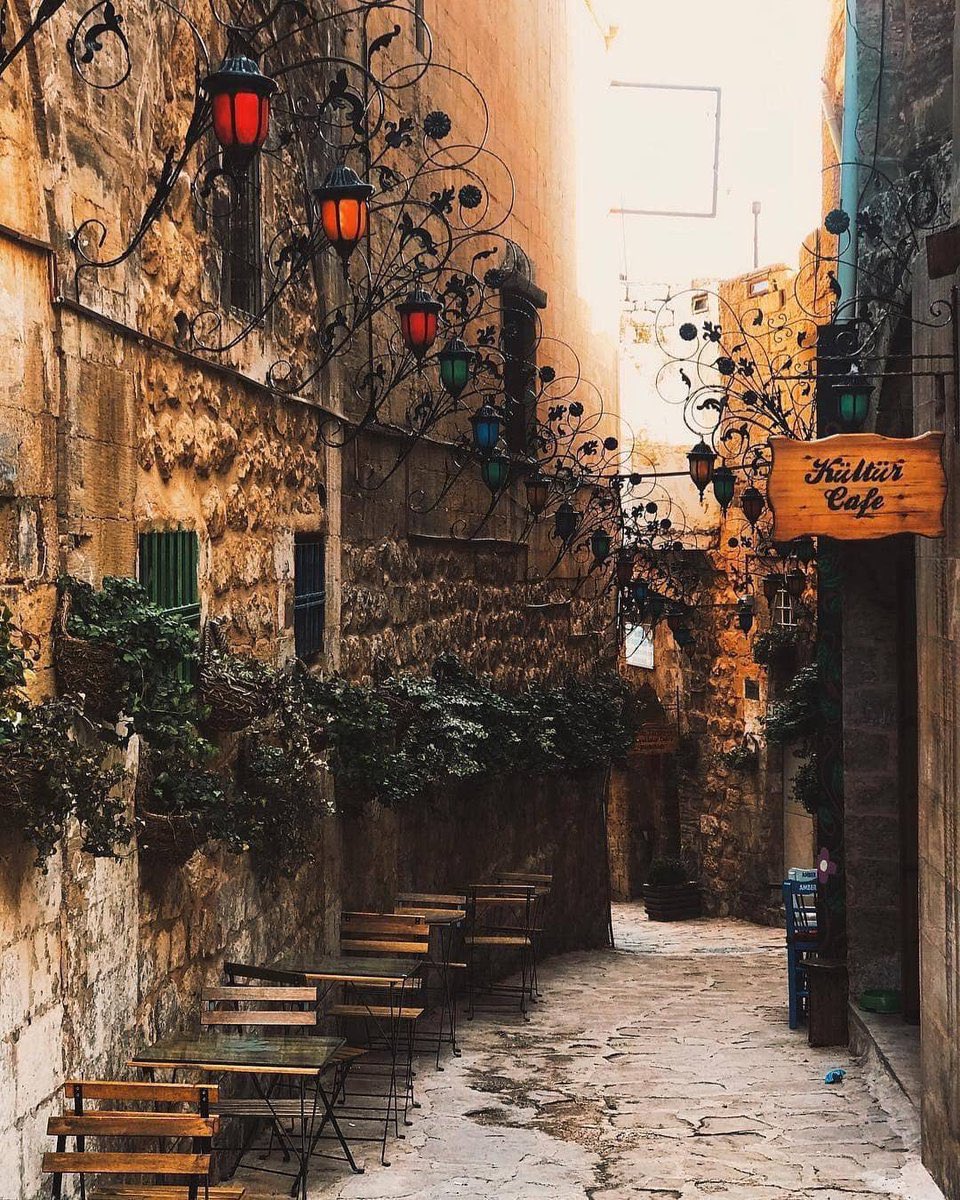 🇮🇹 Solda İtalya  | Sağda Mardin...🇹🇷 
- İtalya uzak , siz Mardin'e gelin!