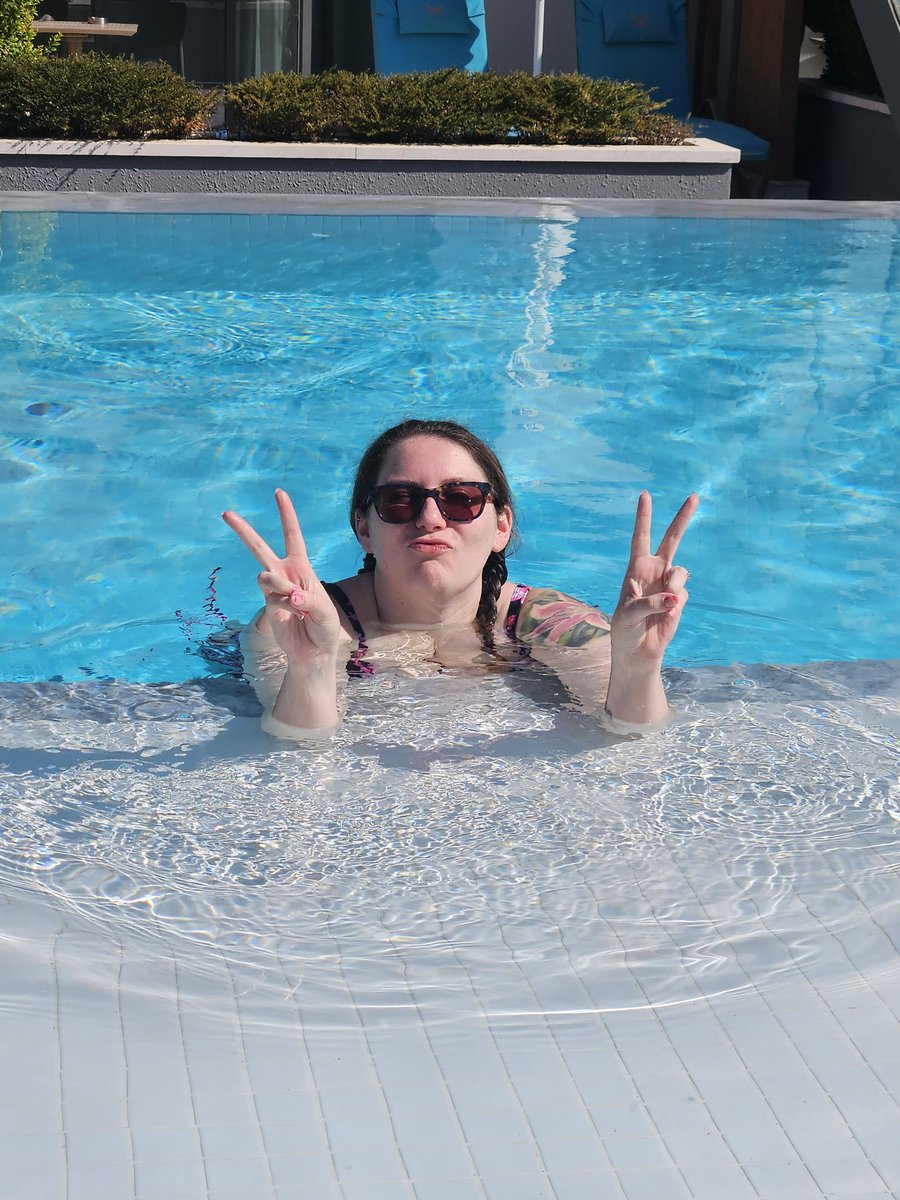 CadetGrumpyDuck's tweet image. After a long year without a single full day off since i went full time as a Content Creator, I&apos;ve finally taken a well deserved holiday with my wife @MissGox to celebrate our 1 year wedding anniversary 💜
This place is amazing 😍😍