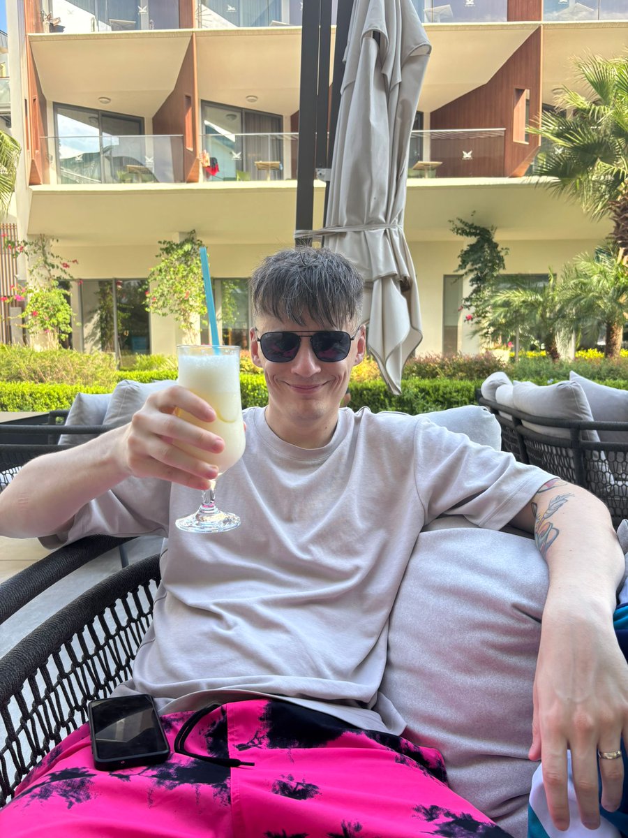 CadetGrumpyDuck's tweet image. After a long year without a single full day off since i went full time as a Content Creator, I&apos;ve finally taken a well deserved holiday with my wife @MissGox to celebrate our 1 year wedding anniversary 💜
This place is amazing 😍😍