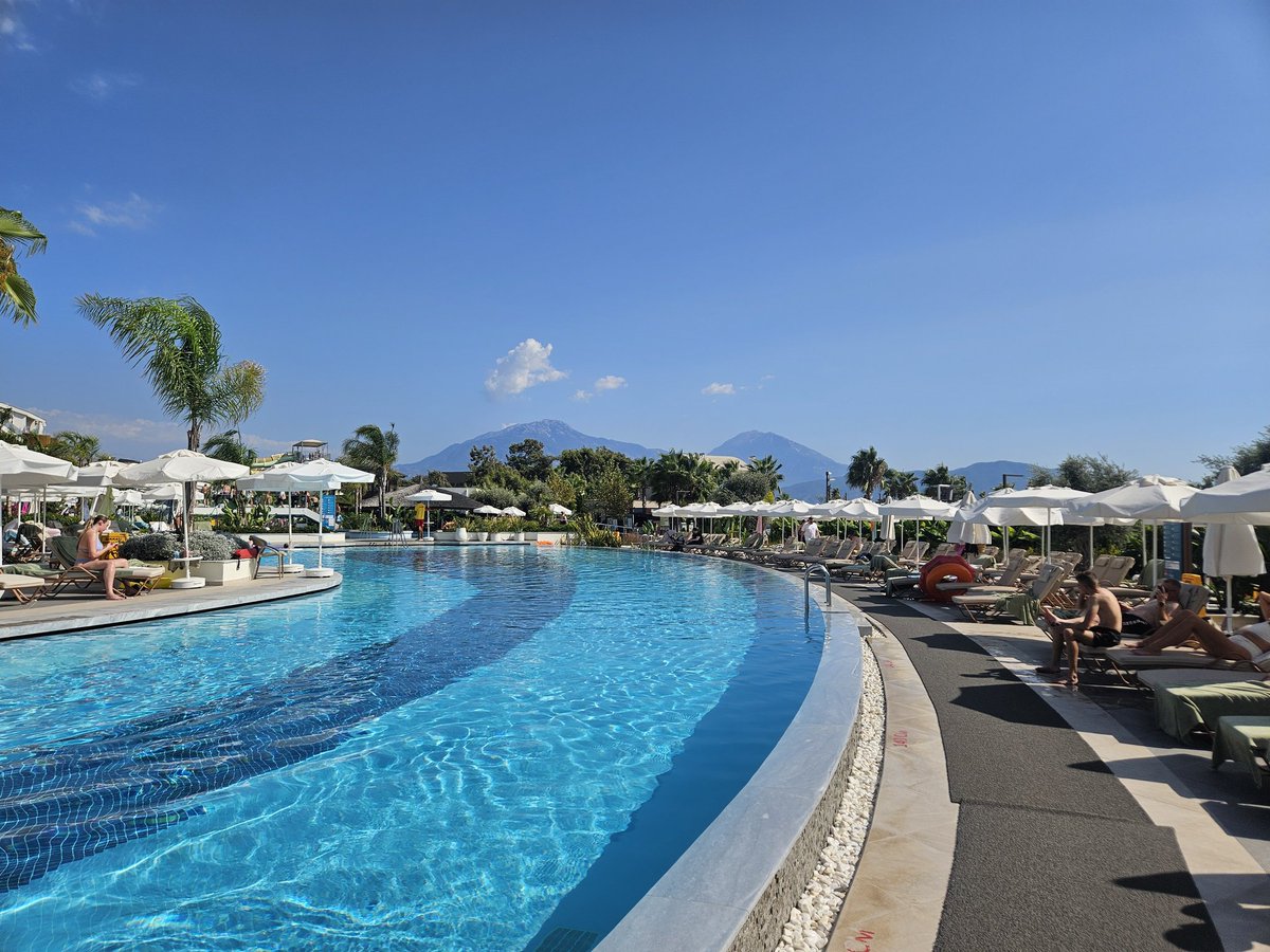 CadetGrumpyDuck's tweet image. After a long year without a single full day off since i went full time as a Content Creator, I&apos;ve finally taken a well deserved holiday with my wife @MissGox to celebrate our 1 year wedding anniversary 💜
This place is amazing 😍😍