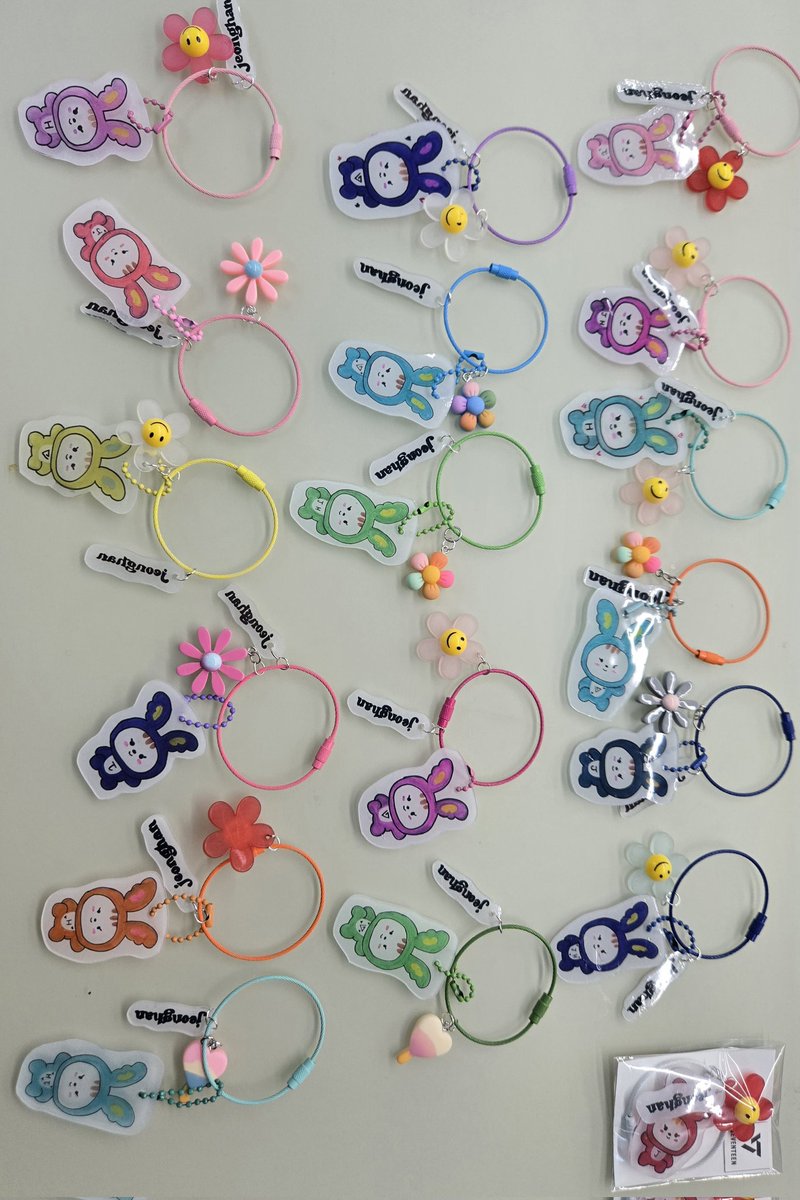 슈링클스로 직접 그려서 말린거야?? 대박...