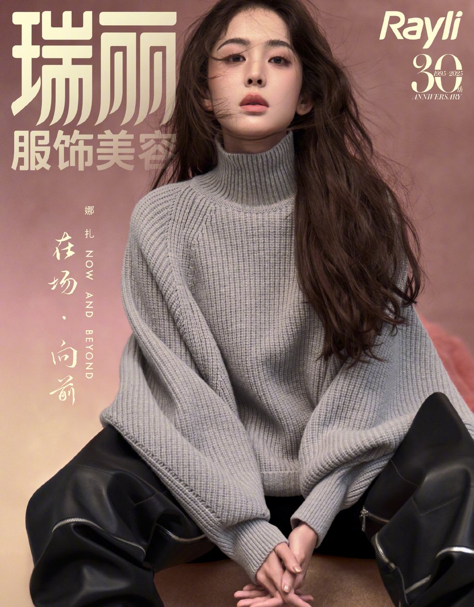dramapotatoe's tweet photo. #Nazha takes the cover of Rayli Magazine 

Full spread - https://t.co/fX1JNz3jT0

#gulinazha https://t.co/6pEgTtNggP