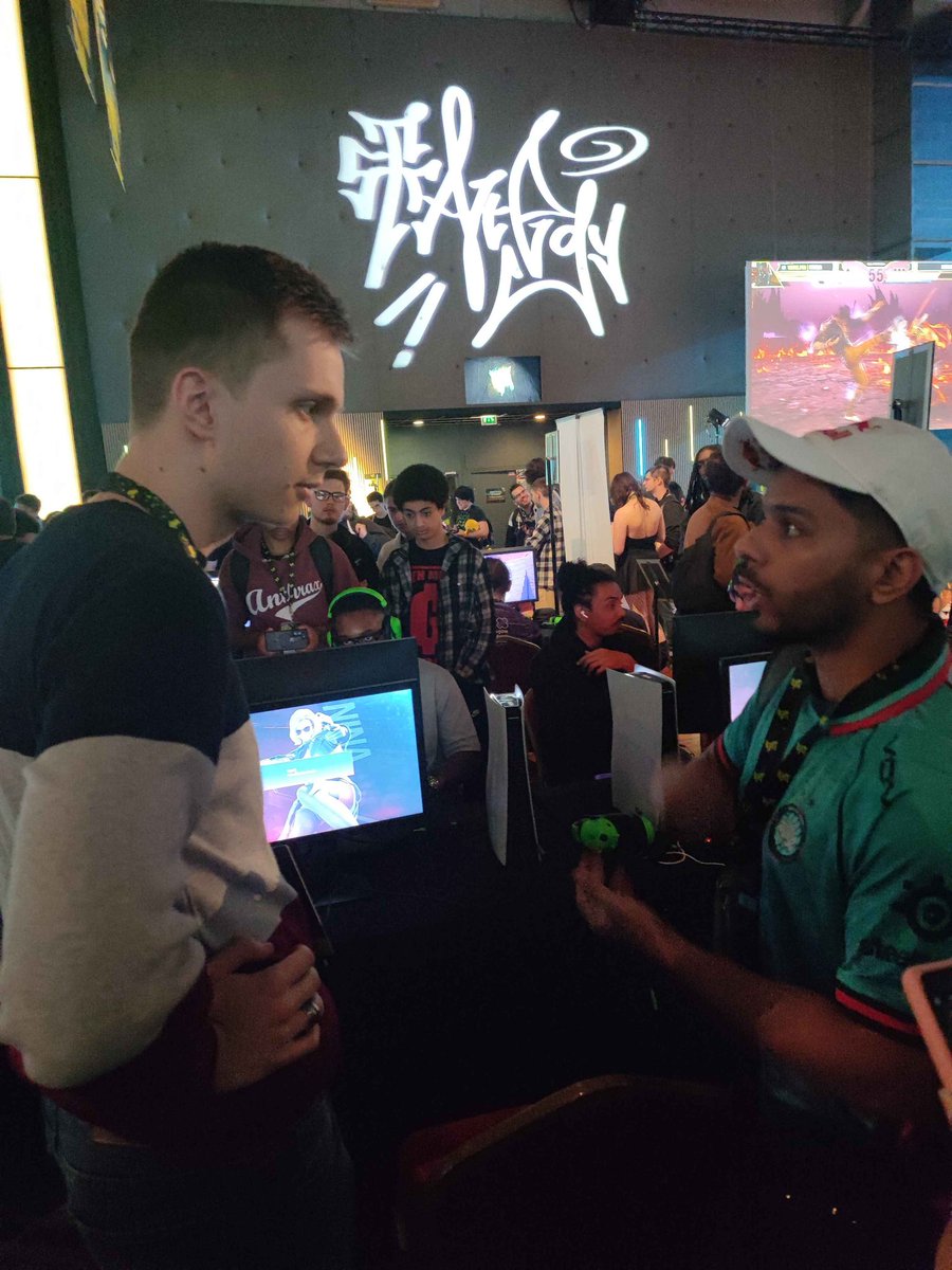 Incroyable weekend à l' <a href="/UFA_Gaming/">Ultimate Fighting Arena</a>
Accompagné du duo  <a href="/JumTKKN/">JumTKKN</a> 🔥
de <a href="/Doktorwill/">C'Carré | Doktorwill</a> notre jeune joueur (qui a perfect Arslan Ash 👀)
Ainsi que <a href="/boolkboyk/">Boolkboyk C'carré</a> qui accompagnait nos joueurs 🔥🔥🔥
Merci l'équipe.🙏 Merci UFA ❤️❤️❤️