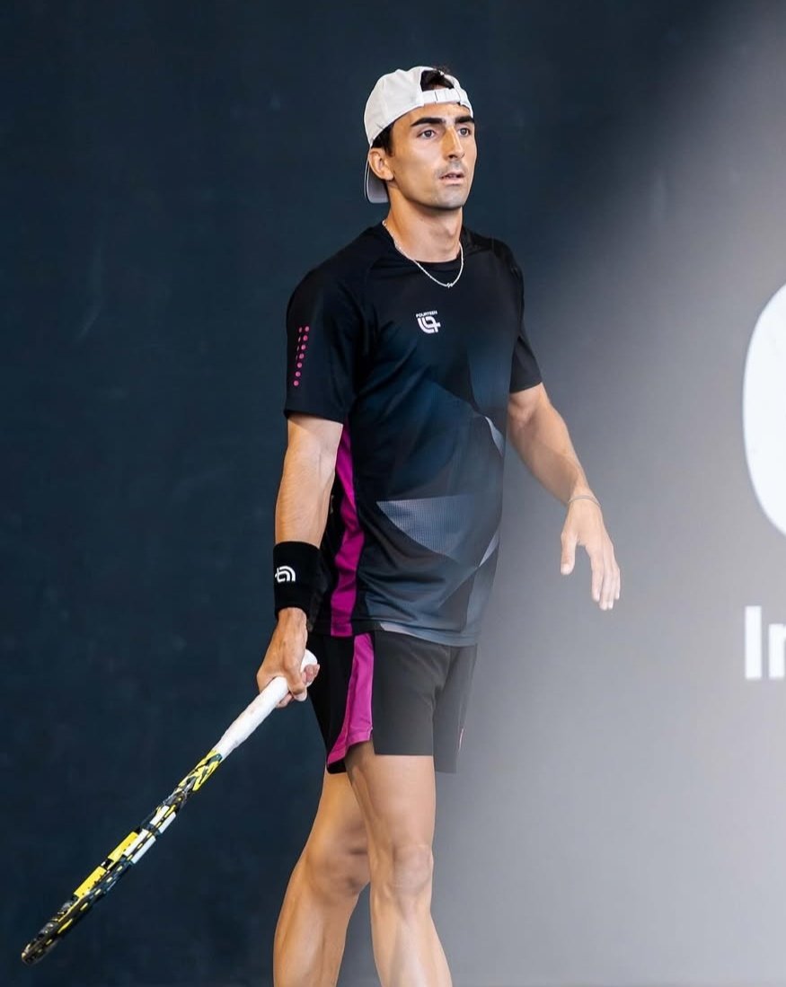 Étienne Donnet 🇫🇷 sort également des qualifs de Saint Tropez ! 

Le français de 24 ans, qui joue seulement sa vraie première saison sur le circuit ATP, après des années en Université 🇺🇸 

Victoire sur Gerasimov et Bax, c'est des belles victoires sur des gars solide d'ITF.