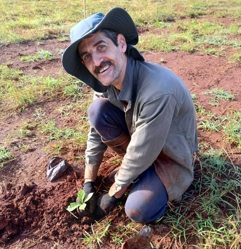 Instituto Misionero de Biodiversidad (@imibiomisiones) on Twitter photo 🌳🌳Del 8 al 11/9 se realizó una nueva etapa del “Plan de Restauración Funcional de la Selva Paranaense y Ecosistemas Asociados” en Monte Seguín, Puerto Rico. La iniciativa impulsada por el #IMiBio, <a href="/misioneseco/">Ministerio de Ecología y RNR</a> y <a href="/AvesArgentinas/">Aves Argentinas</a> sumó 10 mil nuevos árboles a la #SelvaParanaense 🌳🌳Del 8 al 11/9 se realizó una nueva etapa del “Plan de Restauración Funcional de la Selva Paranaense y Ecosistemas Asociados” en Monte Seguín, Puerto Rico. La iniciativa impulsada por el #IMiBio, <a href="/misioneseco/">Ministerio de Ecología y RNR</a> y <a href="/AvesArgentinas/">Aves Argentinas</a> sumó 10 mil nuevos árboles a la #SelvaParanaense
