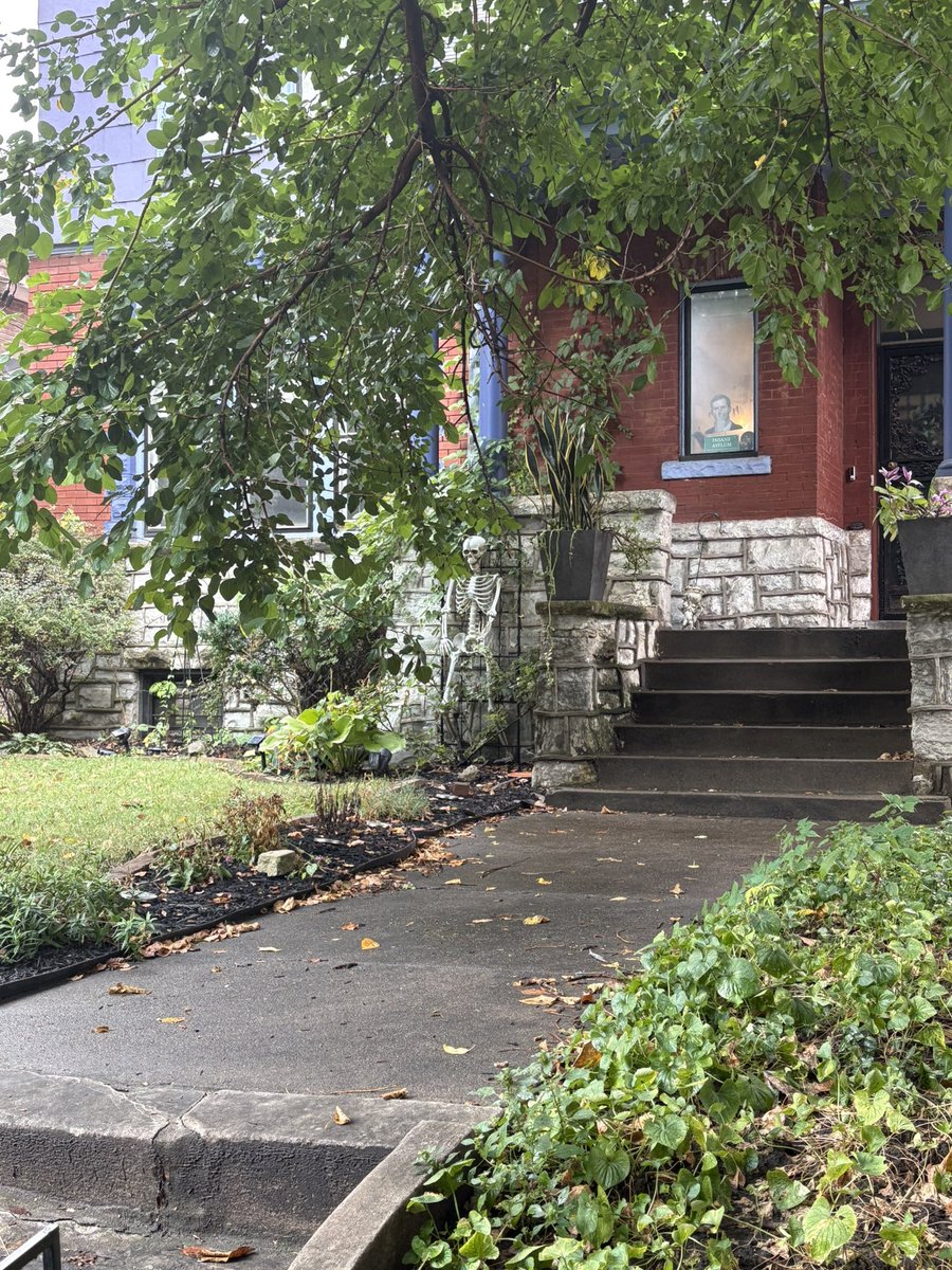 OKStackhouse's tweet image. Walked around Louisville, KY before a rain storm