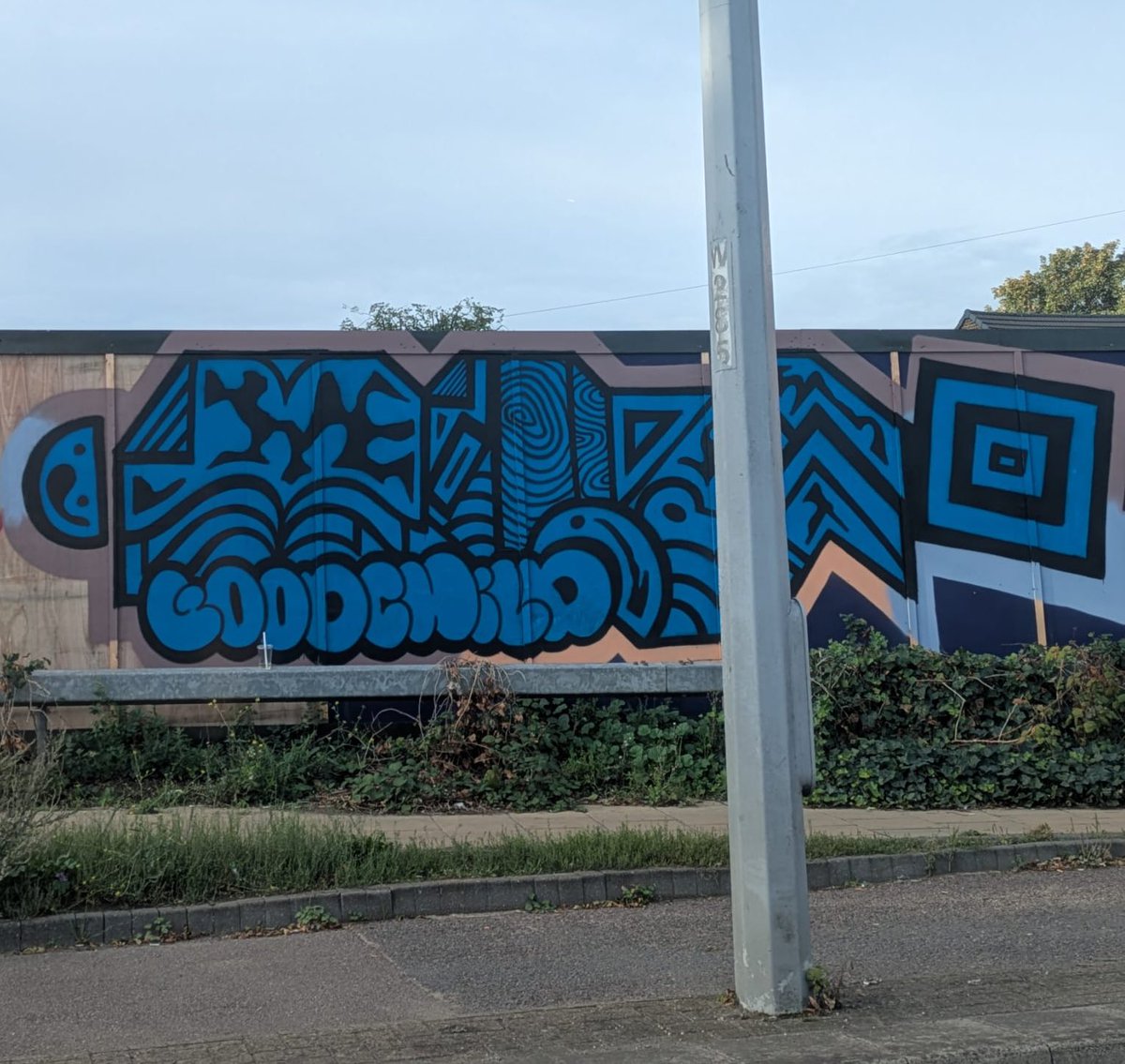 Veebumblebee1's tweet photo. Street art A406 North London
By Goodchild
⚪️ Goodchild grew up with the rich Bristol graffiti scene where he is originally from before relocating to London to study illustration. https://t.co/NnaxPuqEqq