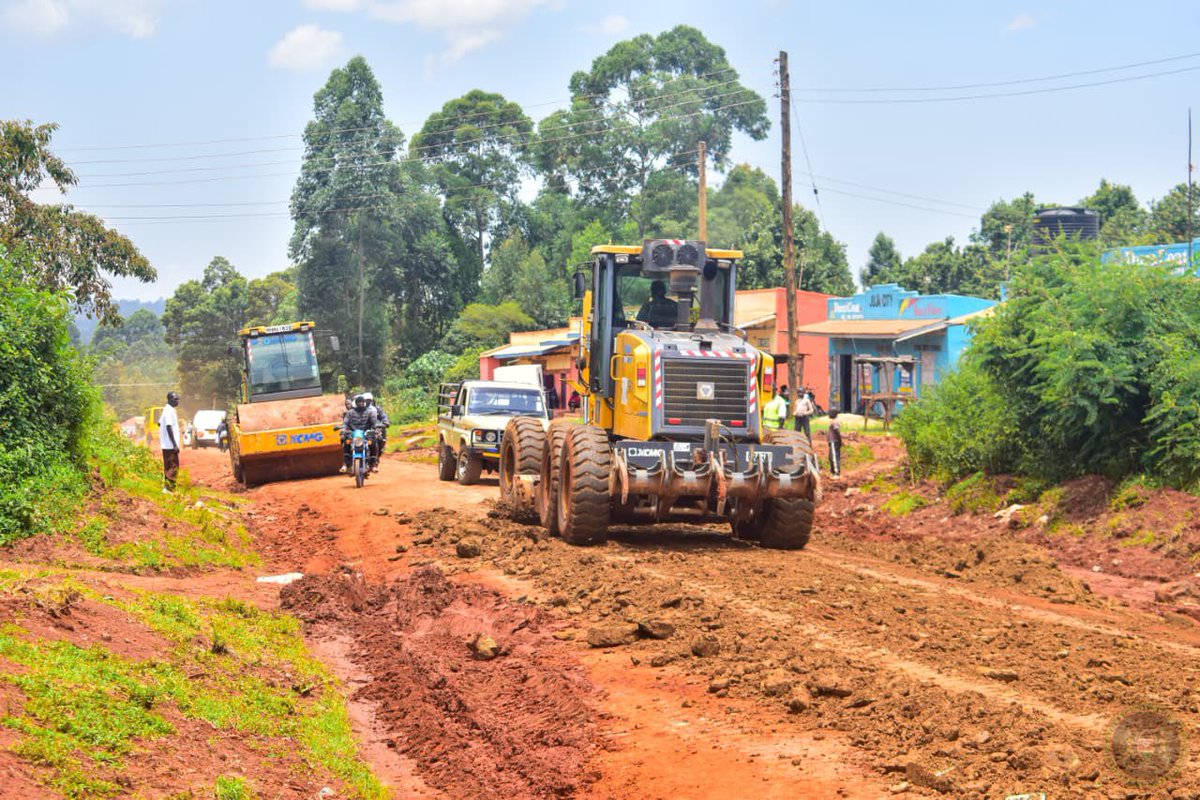 InnocentMugabe's tweet photo. Rehabilitation of Matunda Junction- Kona Mbaya- Bondeni-River Nzoia road.The contractor is fully operational on site at the Misikhu and Naitiri section, and plans are on advance stages for the contractor to mobilize equipment for permanent works on Kona Mbaya- Brigidier section. https://t.co/MhKBCS28dU