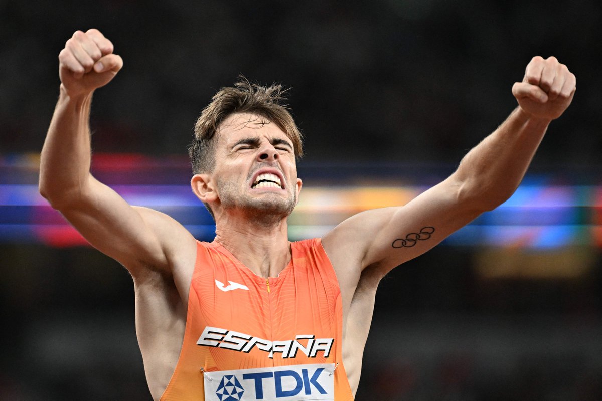 Adrián Ben, a la final mundial de 1.500 en Tokio.

Soberbia semifinal del gallego, tercero con 3:36.78. 

Su velocidad de ochocentista es un valor añadido en carreras tácticas.

Último 500 en 1:05.99

Ya ha sido 4º y 6º del mundo (y 5º olímpico) en 800.
 
El de Viveiro no falla.